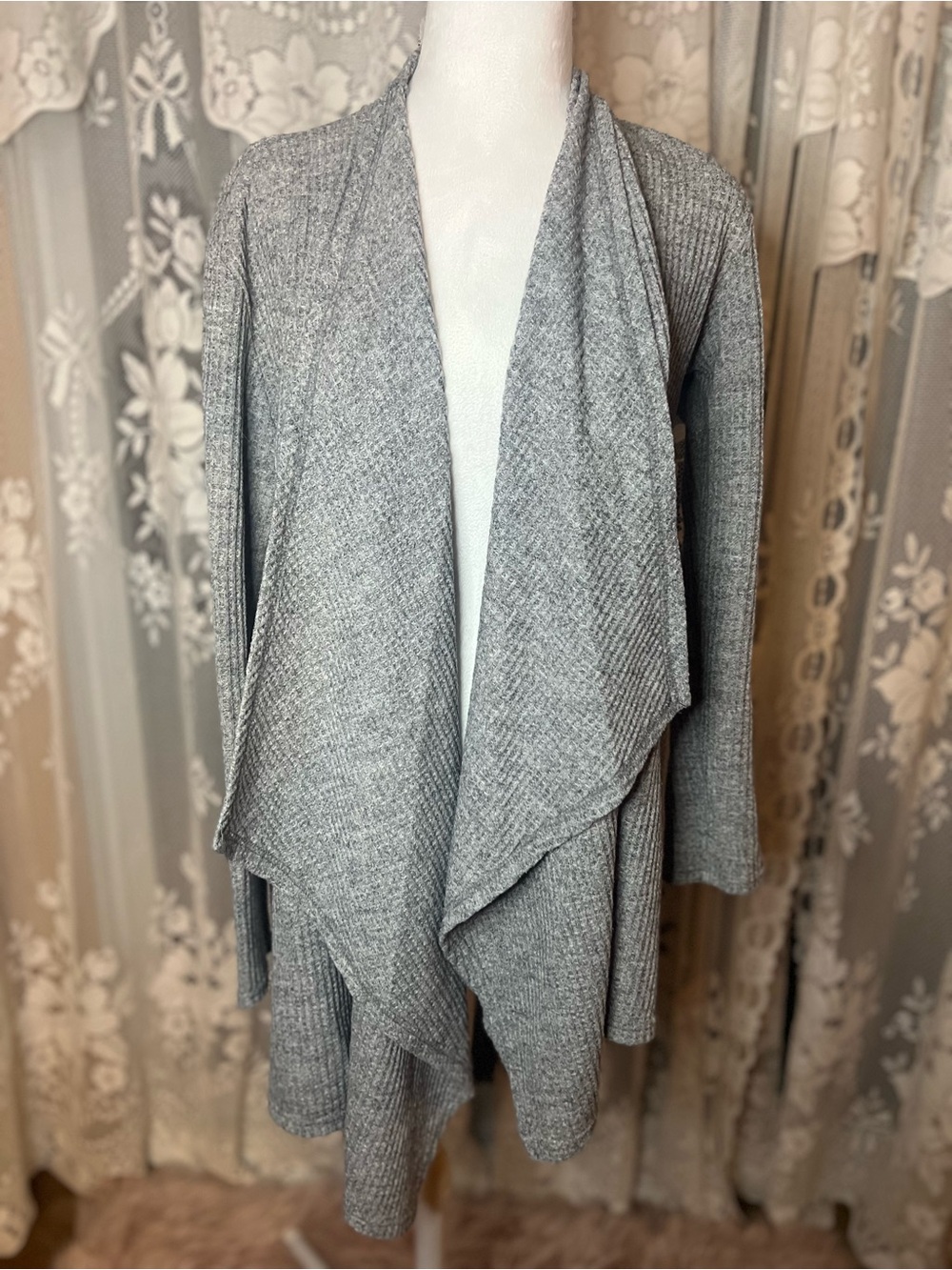 Made in Canada tonic Women's Open-Front Draped Cardigan Sweater - Light Gray